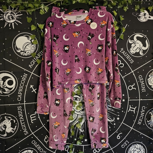Hello kitty halloween pajamas set hello kitty pajamas velour velvet small med - Picture 1 of 6